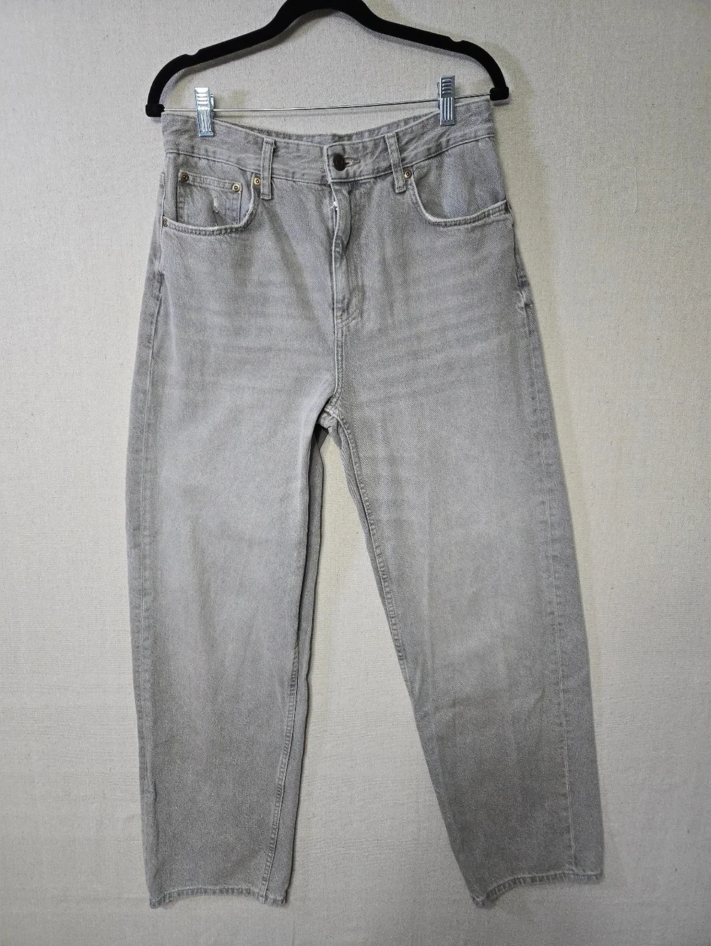 Zara Light Gray Denim Jeans with Subtle Stitching